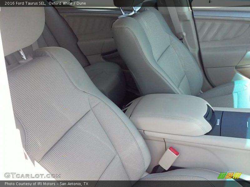 Oxford White / Dune 2016 Ford Taurus SEL