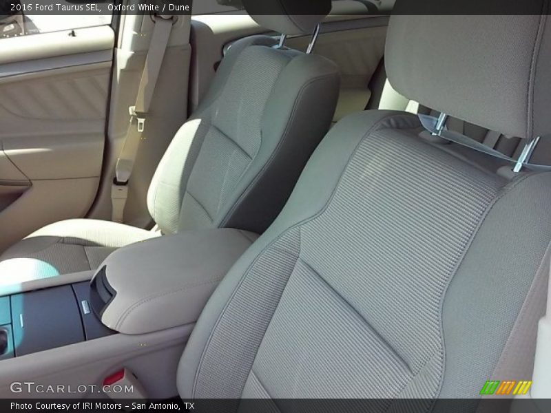 Oxford White / Dune 2016 Ford Taurus SEL