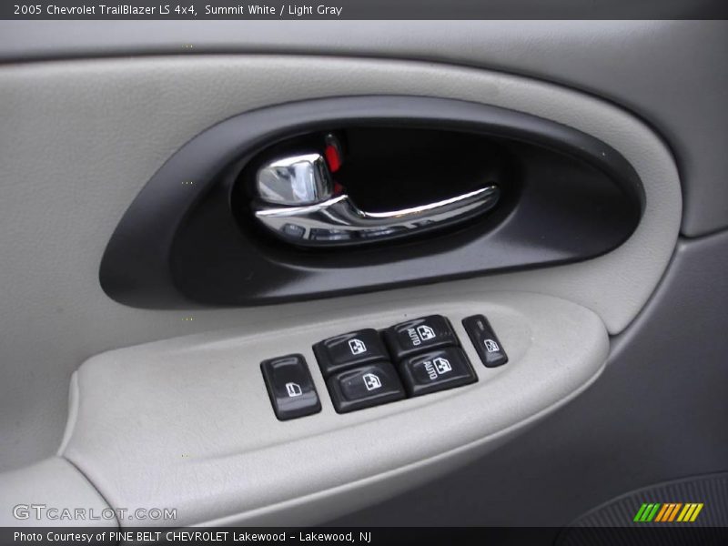 Summit White / Light Gray 2005 Chevrolet TrailBlazer LS 4x4