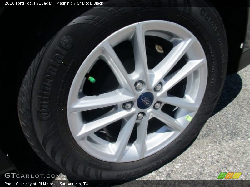 Magnetic / Charcoal Black 2016 Ford Focus SE Sedan