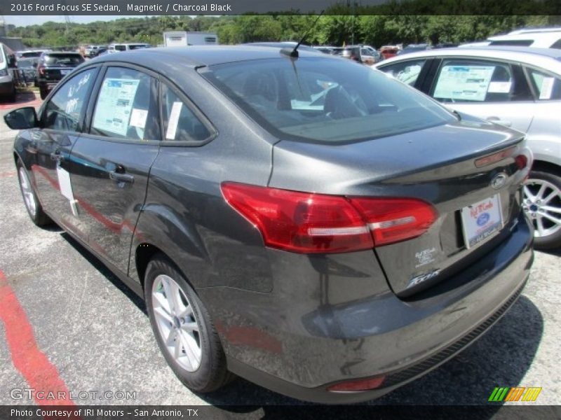 Magnetic / Charcoal Black 2016 Ford Focus SE Sedan
