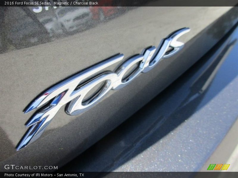 Magnetic / Charcoal Black 2016 Ford Focus SE Sedan