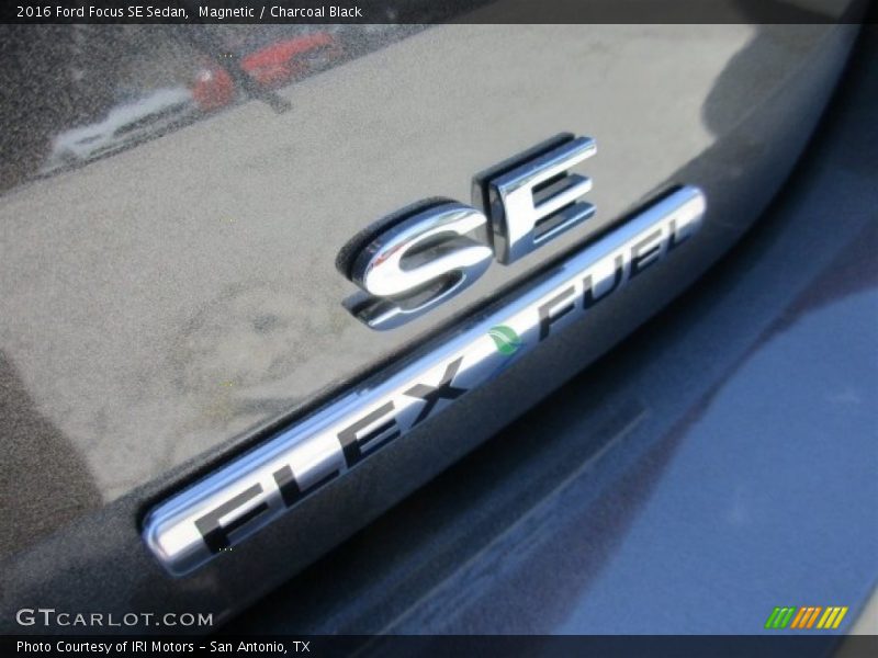 Magnetic / Charcoal Black 2016 Ford Focus SE Sedan