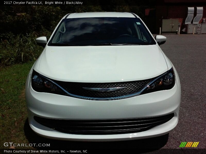 Bright White / Black/Alloy 2017 Chrysler Pacifica LX