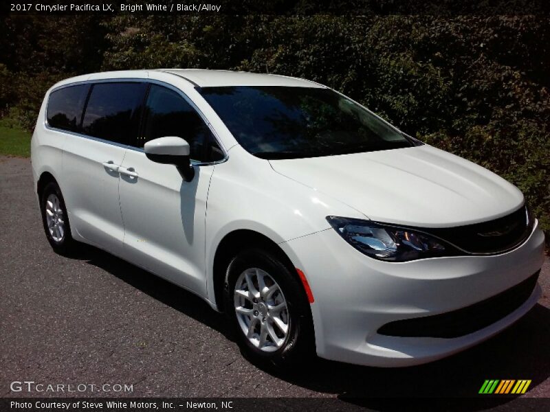 Bright White / Black/Alloy 2017 Chrysler Pacifica LX