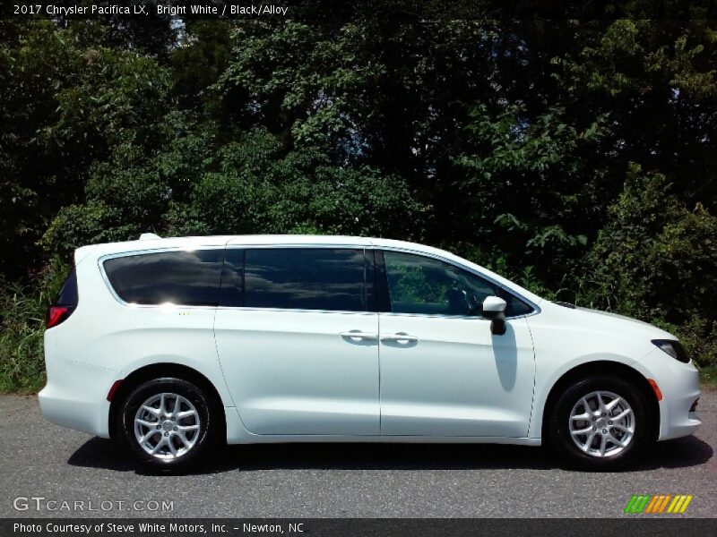 Bright White / Black/Alloy 2017 Chrysler Pacifica LX