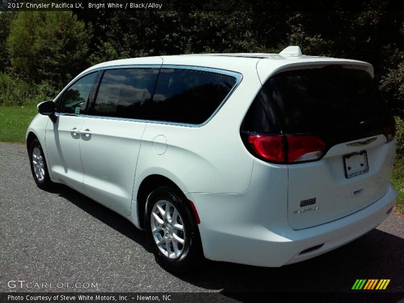 Bright White / Black/Alloy 2017 Chrysler Pacifica LX