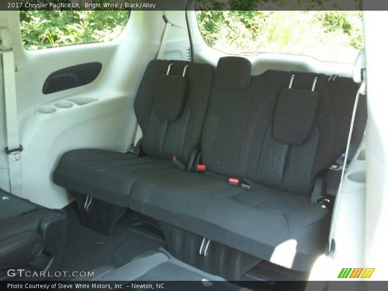 Bright White / Black/Alloy 2017 Chrysler Pacifica LX