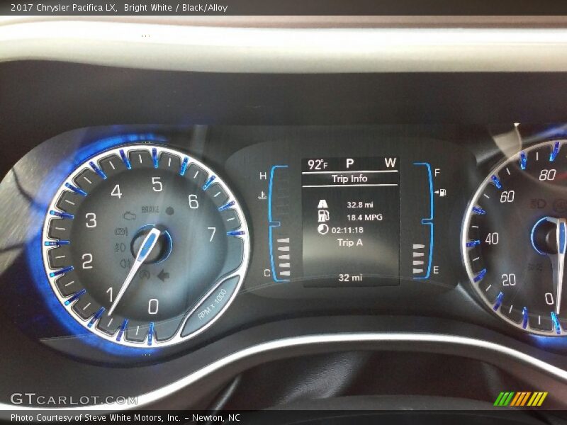 Bright White / Black/Alloy 2017 Chrysler Pacifica LX