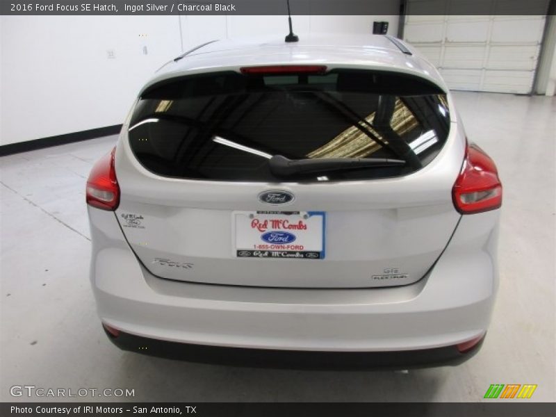 Ingot Silver / Charcoal Black 2016 Ford Focus SE Hatch