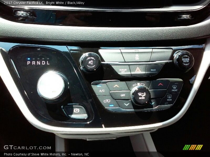 Bright White / Black/Alloy 2017 Chrysler Pacifica LX