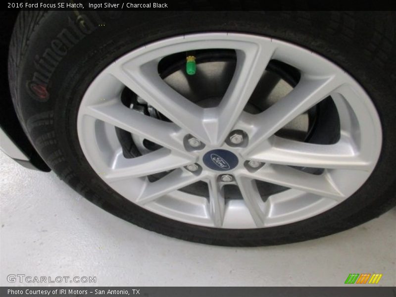 Ingot Silver / Charcoal Black 2016 Ford Focus SE Hatch
