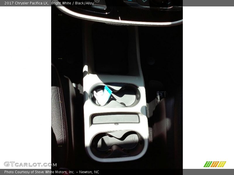 Bright White / Black/Alloy 2017 Chrysler Pacifica LX