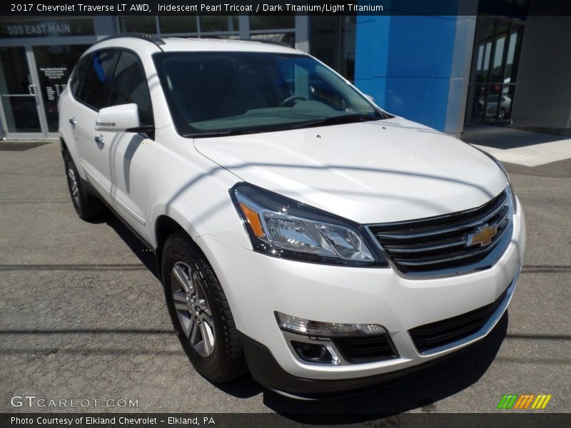 Iridescent Pearl Tricoat / Dark Titanium/Light Titanium 2017 Chevrolet Traverse LT AWD