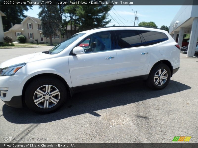 Iridescent Pearl Tricoat / Dark Titanium/Light Titanium 2017 Chevrolet Traverse LT AWD
