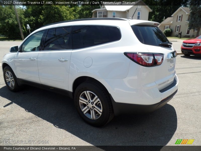 Iridescent Pearl Tricoat / Dark Titanium/Light Titanium 2017 Chevrolet Traverse LT AWD