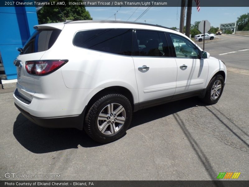 Iridescent Pearl Tricoat / Dark Titanium/Light Titanium 2017 Chevrolet Traverse LT AWD