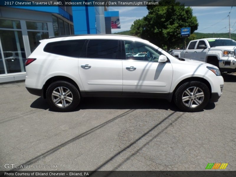 Iridescent Pearl Tricoat / Dark Titanium/Light Titanium 2017 Chevrolet Traverse LT AWD