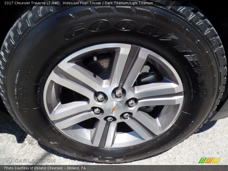 Iridescent Pearl Tricoat / Dark Titanium/Light Titanium 2017 Chevrolet Traverse LT AWD