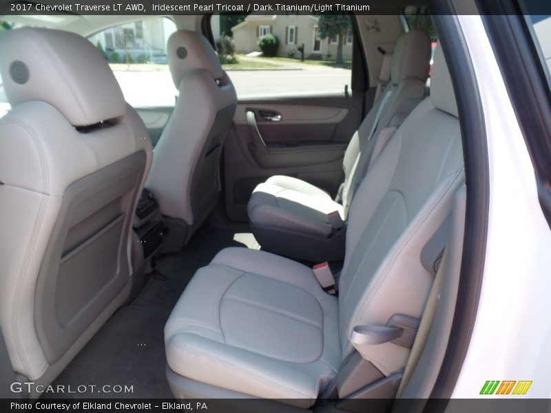Iridescent Pearl Tricoat / Dark Titanium/Light Titanium 2017 Chevrolet Traverse LT AWD