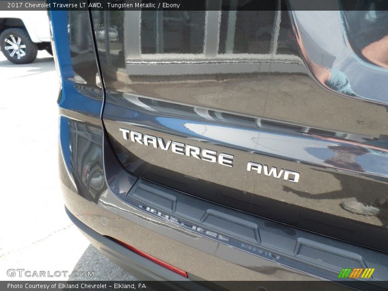 Tungsten Metallic / Ebony 2017 Chevrolet Traverse LT AWD