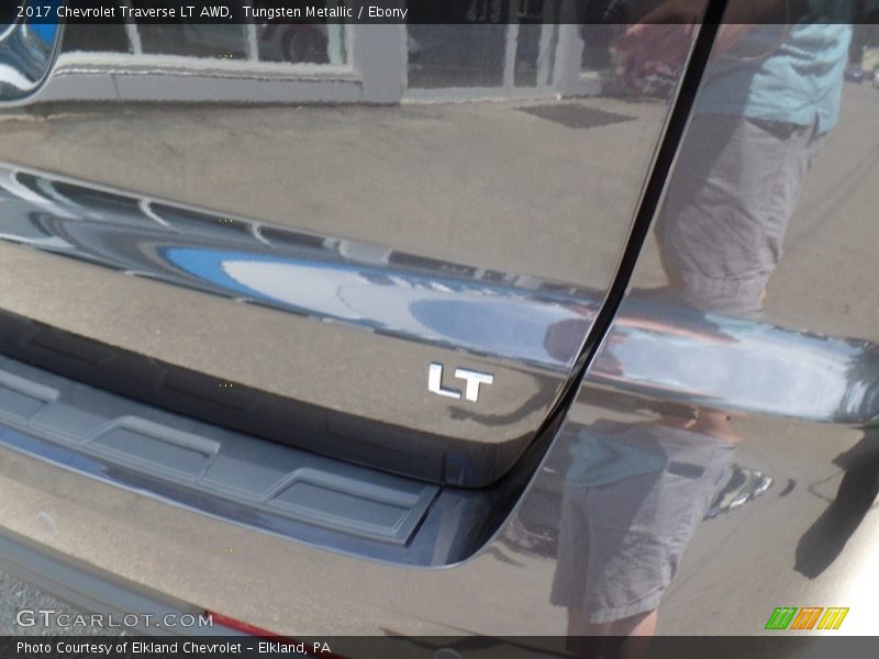Tungsten Metallic / Ebony 2017 Chevrolet Traverse LT AWD