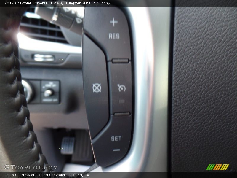 Tungsten Metallic / Ebony 2017 Chevrolet Traverse LT AWD