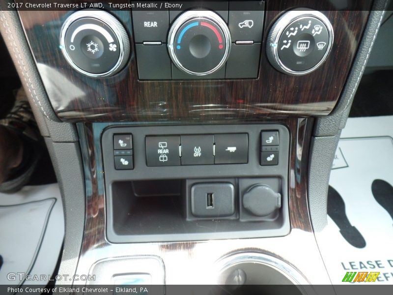 Tungsten Metallic / Ebony 2017 Chevrolet Traverse LT AWD