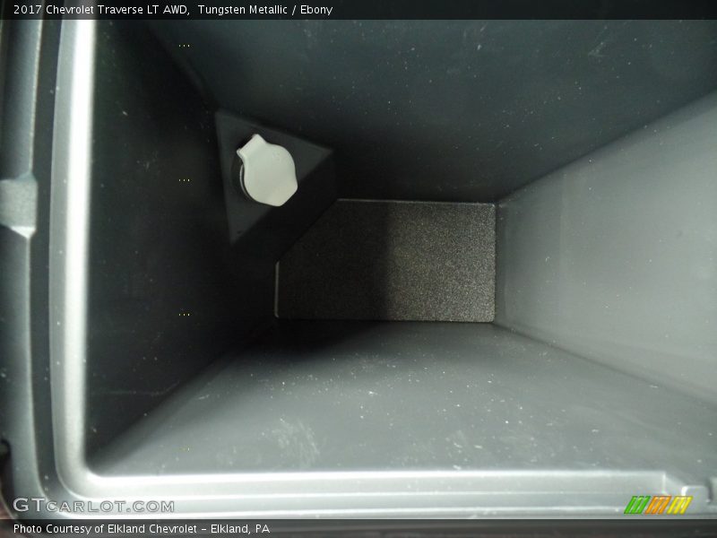 Tungsten Metallic / Ebony 2017 Chevrolet Traverse LT AWD
