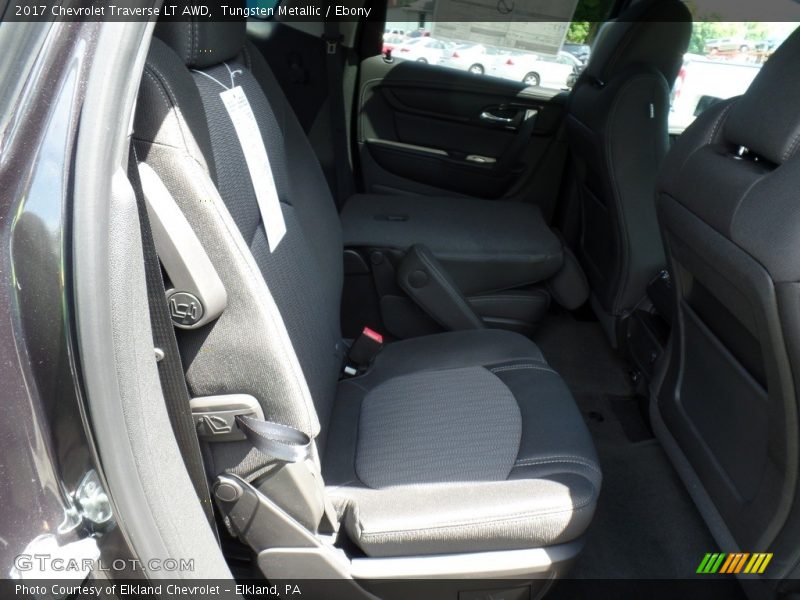 Tungsten Metallic / Ebony 2017 Chevrolet Traverse LT AWD
