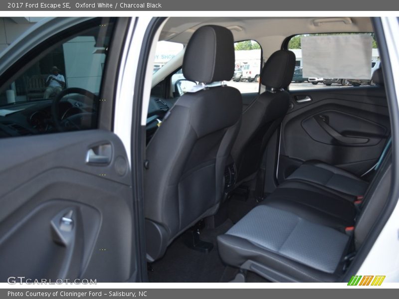Oxford White / Charcoal Black 2017 Ford Escape SE