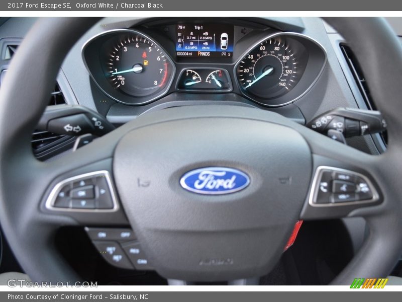 Oxford White / Charcoal Black 2017 Ford Escape SE