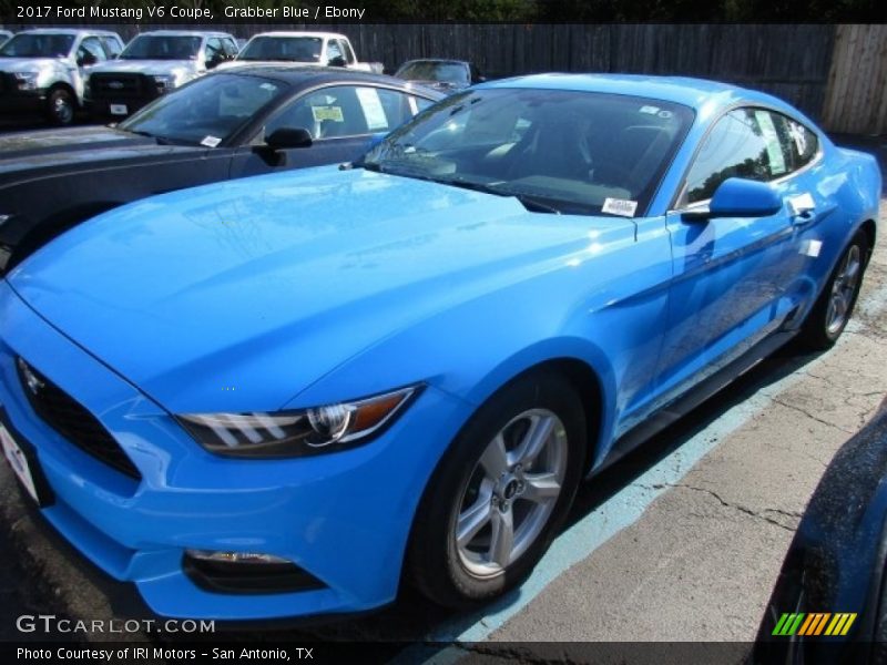 Front 3/4 View of 2017 Mustang V6 Coupe