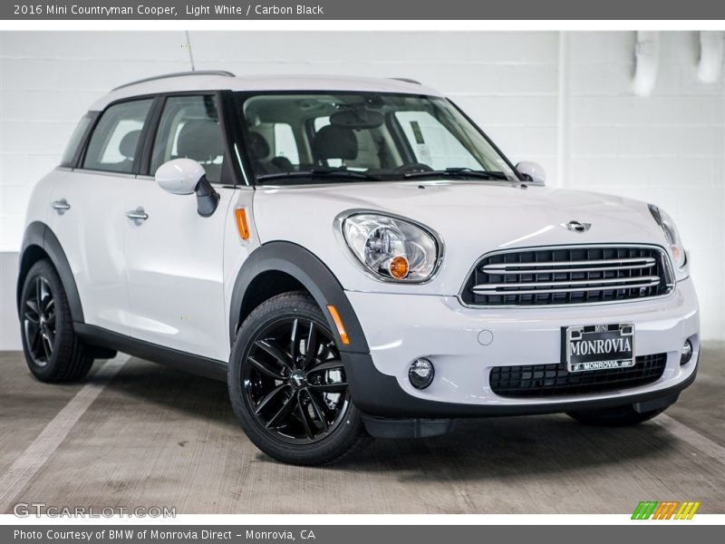 Light White / Carbon Black 2016 Mini Countryman Cooper