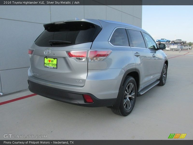 Silver Sky Metallic / Ash 2016 Toyota Highlander XLE