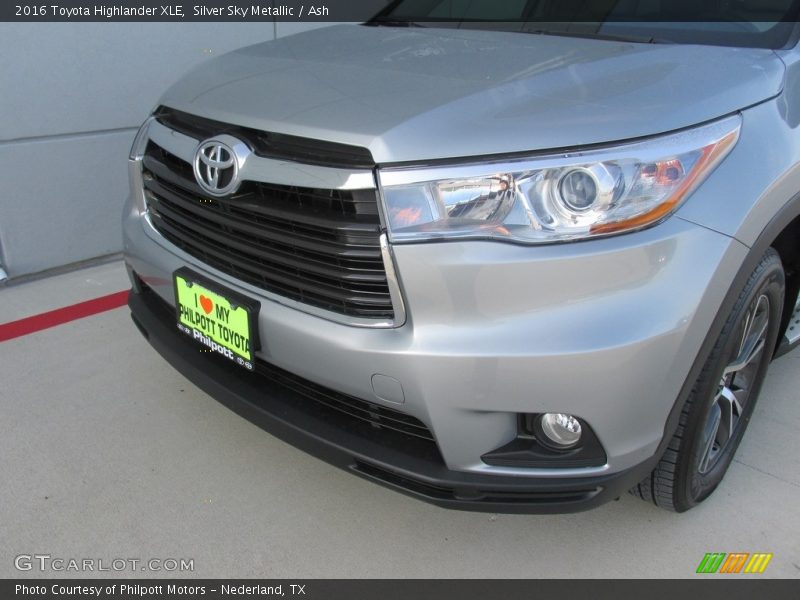 Silver Sky Metallic / Ash 2016 Toyota Highlander XLE