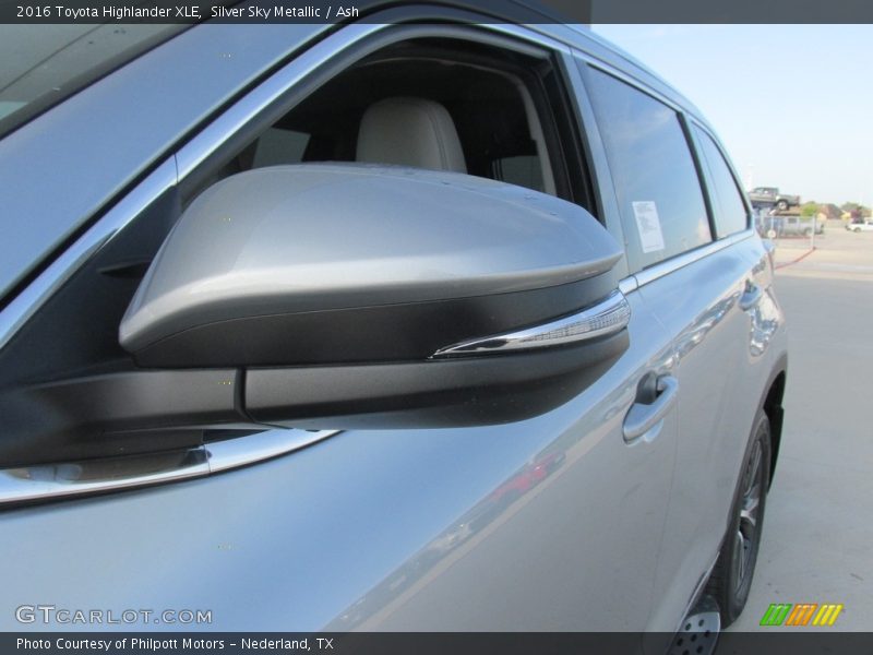 Silver Sky Metallic / Ash 2016 Toyota Highlander XLE