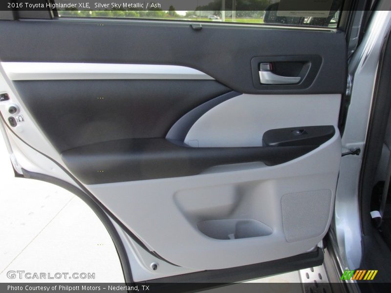 Silver Sky Metallic / Ash 2016 Toyota Highlander XLE