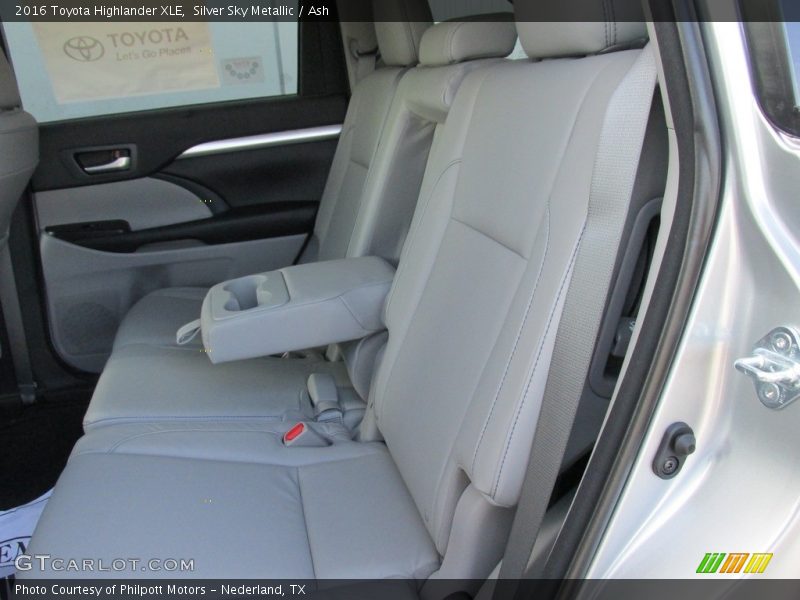 Silver Sky Metallic / Ash 2016 Toyota Highlander XLE