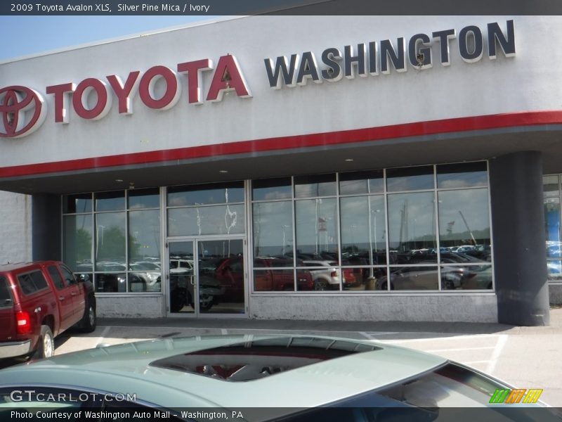 Silver Pine Mica / Ivory 2009 Toyota Avalon XLS