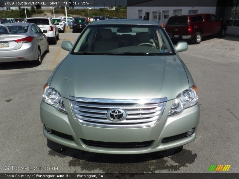 Silver Pine Mica / Ivory 2009 Toyota Avalon XLS