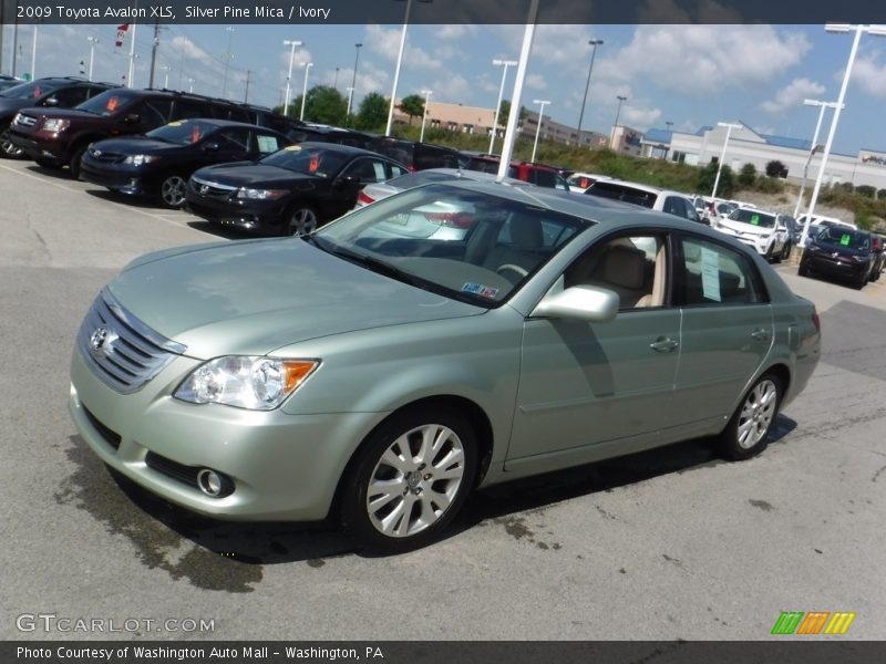 Silver Pine Mica / Ivory 2009 Toyota Avalon XLS