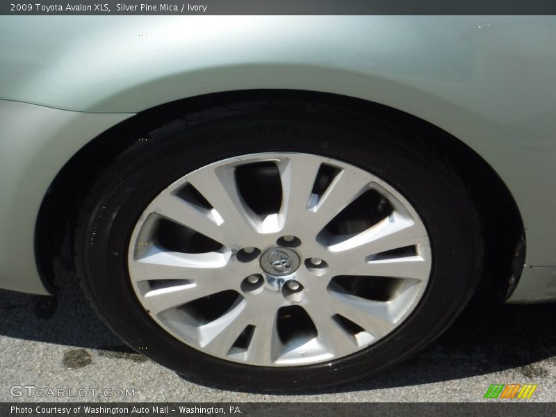 Silver Pine Mica / Ivory 2009 Toyota Avalon XLS