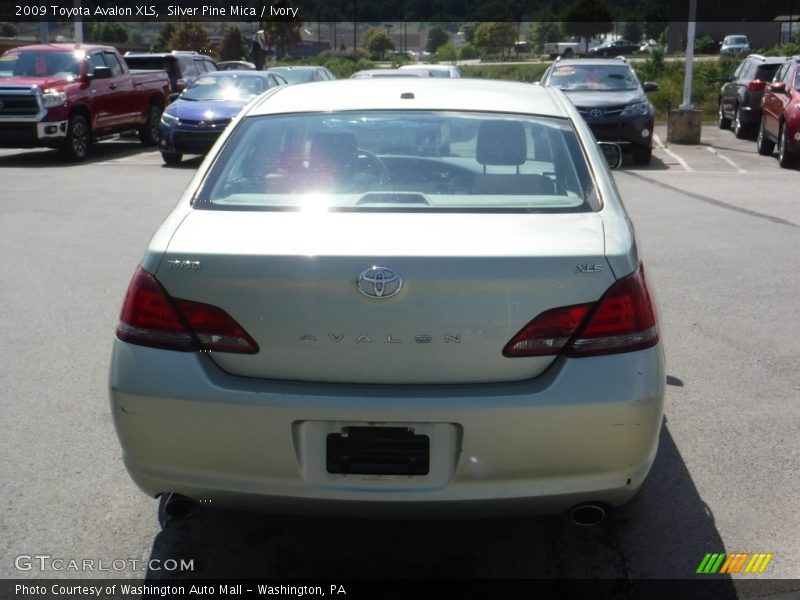 Silver Pine Mica / Ivory 2009 Toyota Avalon XLS