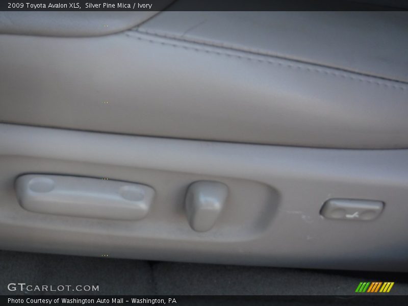 Silver Pine Mica / Ivory 2009 Toyota Avalon XLS