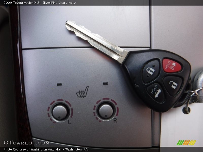 Silver Pine Mica / Ivory 2009 Toyota Avalon XLS