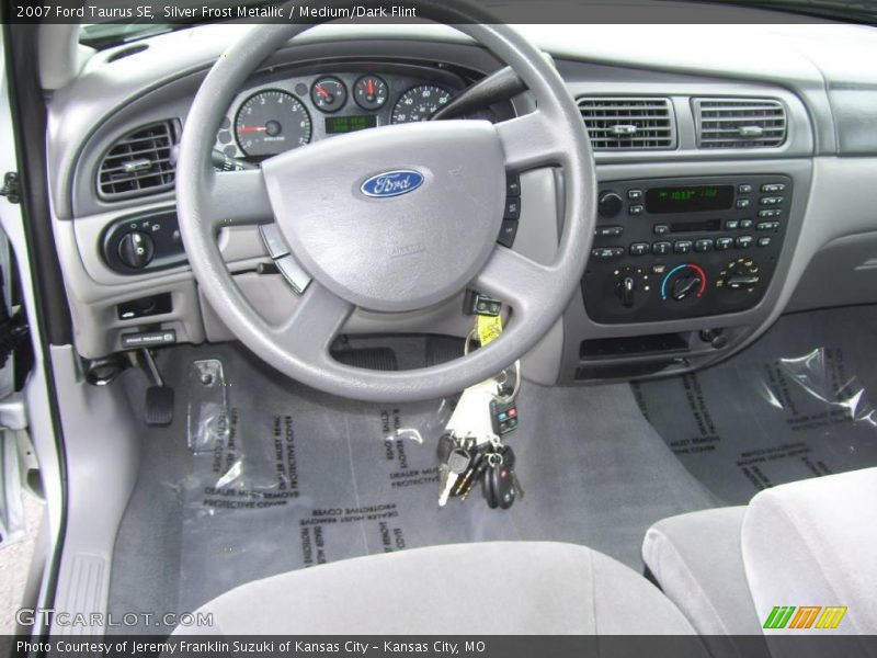 Silver Frost Metallic / Medium/Dark Flint 2007 Ford Taurus SE