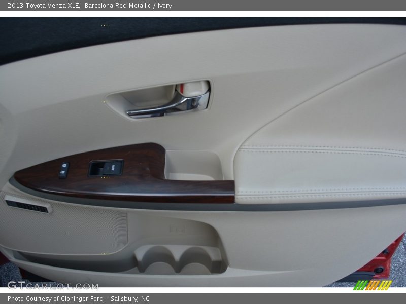 Barcelona Red Metallic / Ivory 2013 Toyota Venza XLE