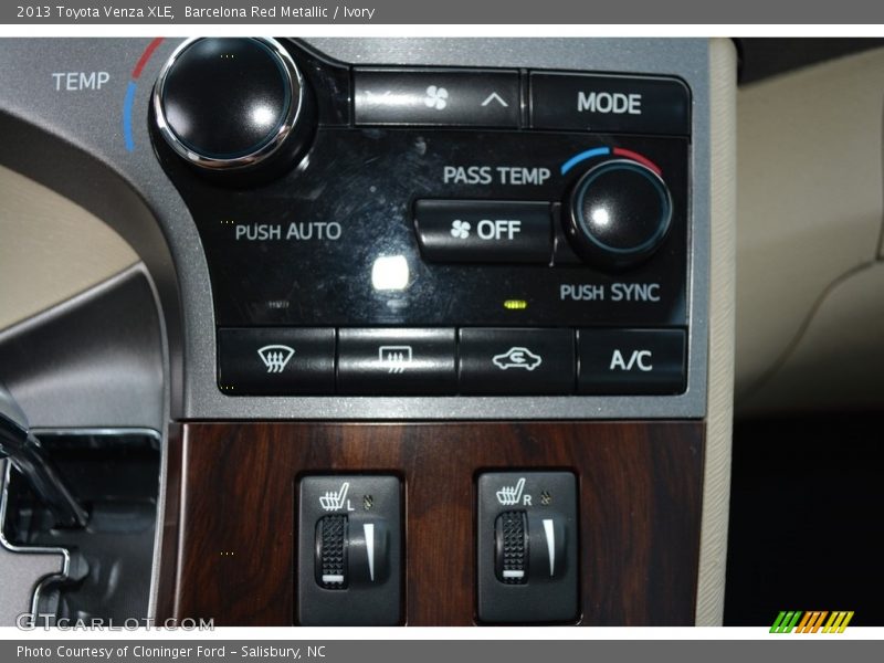 Barcelona Red Metallic / Ivory 2013 Toyota Venza XLE