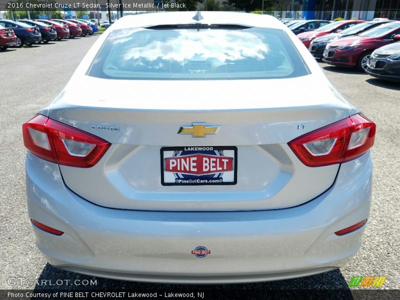 Silver Ice Metallic / Jet Black 2016 Chevrolet Cruze LT Sedan